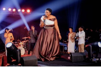 Zahabu y'Uwiteka! Aline Uwera yinjiye mu muziki ashyira hanze indirimbo "Wicogora" - VIDEO