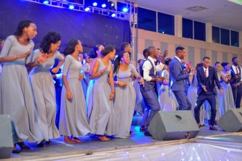 Twararirimbye abarwayi barakira: El Shaddai Choir ku mashimwe ivanye muri Uganda mu giterane cya Dana Morey