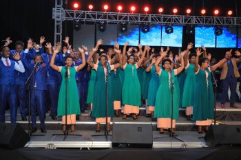 Korali Ukuboko kw'iburyo basozanije umwaka n'abakunzi bayo bagira bati "Ndi lmana" - VIDEO