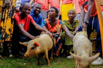 Kamonyi: CEP UoK babereye umusamariya mwiza abatishoboye mu gikorwa gifite agaciro ka 1,161,050 Frw