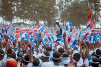 Rusizi: Paul Kagame yabwiye abaturage ko bafite inshingano yo kurinda ibyagezweho