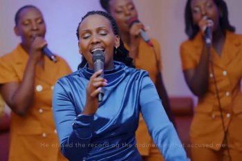 Micomyiza Aimée yashyize hanze “Ikamba ry'Abanesheje” yanditswe na musaza we ataritaba Imana