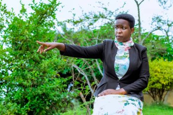 Jeanne Nayo yateguje indirimbo “Utugarure” yizeye ko izaba igisubizo kuri benshi