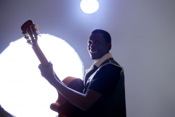Cubaka Justin, fort de 19 ans de carrière dans la musique, a créé son propre studio baptisé UKUU Studio