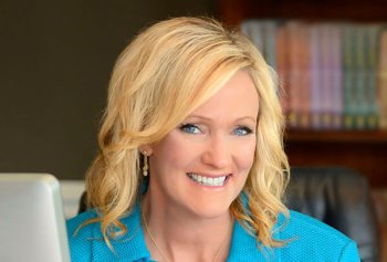 "Kigumane kugeza Imana ikinze imiryango" - Isomo ryatanzwe na Karen Kingsbury umwanditsi ukomeye muri Amerika 