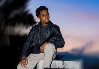 John Buntu yasohoye indirimbo "Ku Ngoma" ikangurira abantu kwizera ubwami bw'Imana