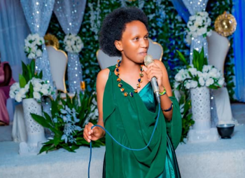 Umurizabageni Nadia yashyize hanze igisigo “Unziza Iki Ma?” cyihariye ku batawe na ba mama babo 