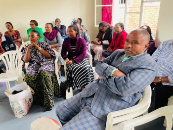 Abanyeshuri ba Kaminuza ya Gikristo ya Gatebrecas bashimye Imana banahana impano