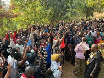 Tujyane i Kibeho mu munsi mukuru wa Asomusiyo - Uko Bikira Mariya yabonekeye abantu 3