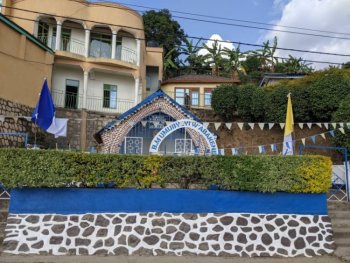 Njye nagira ngo n'iyo musenga, muba musaba ibyabateza imbere: Impamvu Perezida Kagame yihanije urubyiruko “ruramya ubukene”