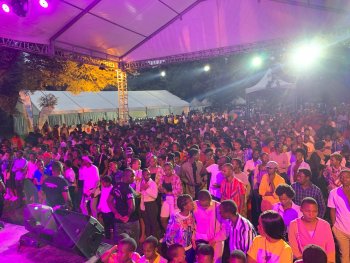 AMAFOTO: Igitaramo James na Daniella batumiwemo na Redemption Voice cyitabiriwe n'abantu uruvunganzoka 