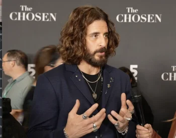 Uwakinnye ari Yesu muri filime “The Chosen” yavuze ko byamwigishije kurwana intambara zo mu mwuka 