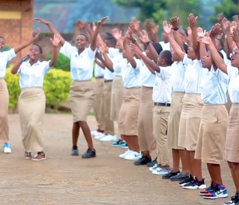 Amateka ya Korali Nshobozamwami ya G.S Trinity y'abanyeshuri b'abahanga cyane bo guhangwa amaso-VIDEO