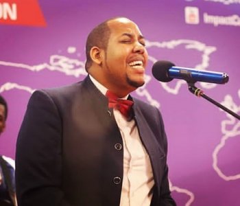 Fortran Bigirimana ubarizwa mu Bufaransa yashyize hanze indirimbo yise "Ncuti nziza"