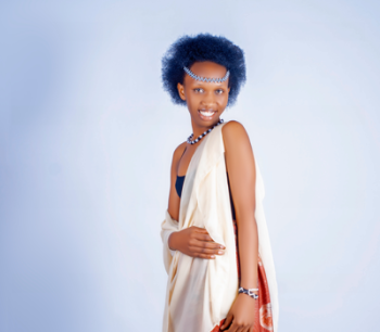 Umurizabageni Nadia yateguje kado y‘abakobwa batinze kubona abagabo mu gisigo “Nacumuye Iki?”