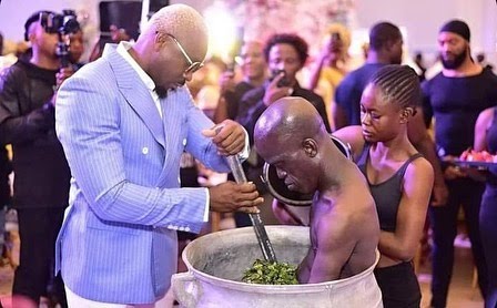 Pasiteri yatetse umuntu ashyiramo n'inyanya mu kumweza - Ni ububyutse cyangwa ni ubuyobe? 