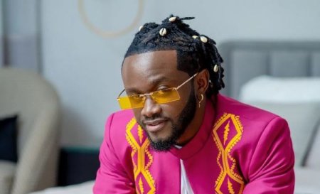 Ubutoni bw'lmana bwimukiye Nigeria n'u Rwanda! Umuhanzi Bahati yinubiye abiyita abakozi b'lmana ariko ari nk'ibipupe