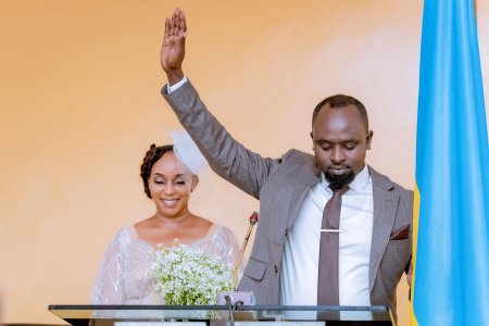 Brian Blessed yasezeranye mu mategeko na Dinah Uwera nyuma y'iminsi 103 amwambitse impeta