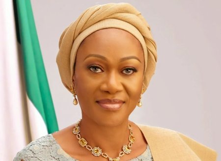 Ni Pasiteri wanabyigiye! Byinshi utari uzi ku mugore wa Perezida wa Nigeria Bola Tinubu badahuje idini