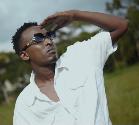 Stone David wakoraga umuziki usanzwe wanaririmbanye na Papa Cyangwe yaje burundu muri Gospel