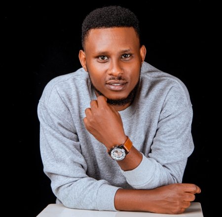 Mutagoma yifashishije indirimbo nshya "Karame" acyebura urubyiruko ruri kugomera Yesu