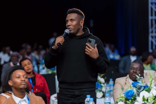 Christopher yasabye Kiliziya Gatolika gushyira muri Misa umwanya wo kuramya no guhimbaza Imana