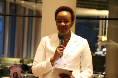 Irindi hishurirwa: Nyuma yo kumurika igitabo Ev Eliane yavuze ku mashimwe abyiganira mu mutima we