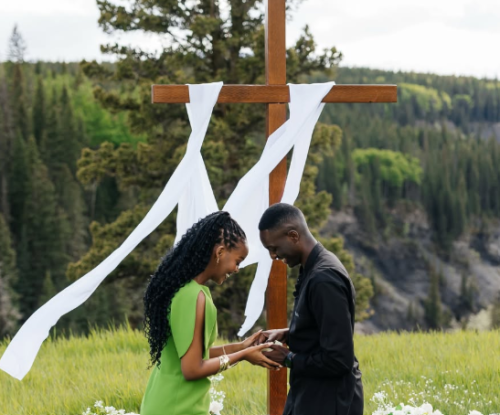 Proposal yuje Ubumana! Miss Sabine wahabwaga amahirwe yo kuba Miss Rwanda yambitswe impeta