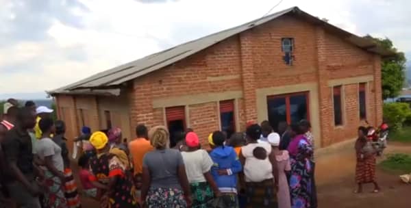 Abakristo b'Itorero Iriba ry'Ubugingo baratabaza bavuga ko urusengero rwabo rwagurishijwe na Pasiteri batabizi