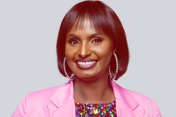 Gaby Kamanzi bakunze kwita Miss wa Gospel yashyize hanze indirimbo nziza cyane yise "Ndakomeye"