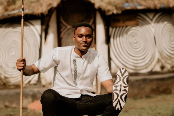 Afata Pawulo nk'icyitegerezo! Josh Ishimwe yavuze imvano yo kuririmba muri Gakondo, abamuhagarariye basabwa ikintu gikomeye