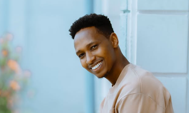  Yasigaye ku cyambu ariko Imana iramwambutsa: Ese koko Israel Mbonyi ararembye?