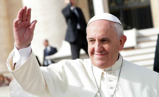 Papa Francis yemeje ko abahinduje ibitsina bemerewe kuba abakristo Gatolika bakanabatizwa