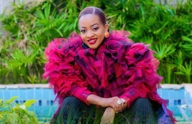 Aline Gahongayire yatanze ubutumwa bukomeye mu ndirimbo "Le Feu"- Yisobanukirwe mu Kinyarwanda (VIDEO)