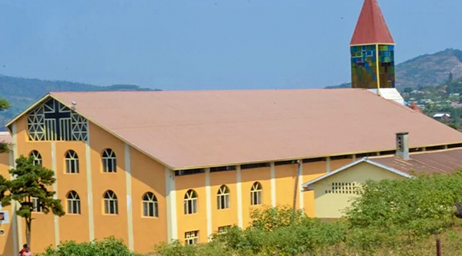 Dr. Rusa na Archbishop Mbanda bavuga ko Amadini n'Amatorero bikwiye gushyirirwaho amategeko abigenga 