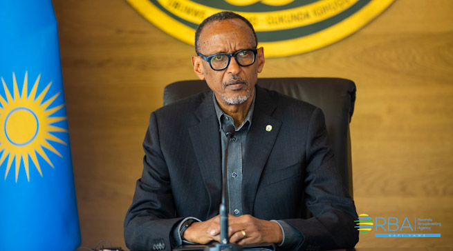 Perezida Kagame yihanganishije imiryango yabuze ababo n'abakomerekeye mu biza byatewe n'imvura nyinshi