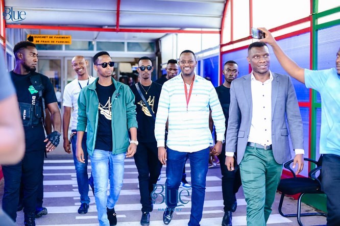 Israel Mbonyi ari i Burundi mu bitaramo bikomeye - Kwinjira harimo itike ya Miliyoni n'igice