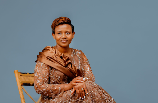 Antoinette Rehema uri mu baramyi bakunzwe cyane yateguje indirimbo nshya “Ibindi Bitwenge”
