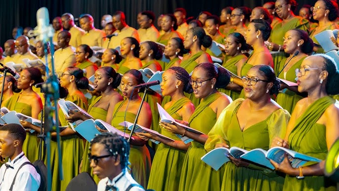 Christus Regnat Choir yaharuriye inzira igororotse abashaka kwerekeza "I Bweranganzo"