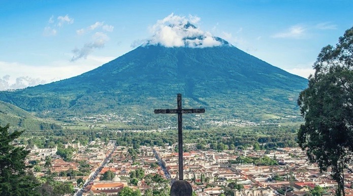 Fewer U.S. citizens are going to church! As the American Church Shrinks, Global Christianity Can Point the Way Forward