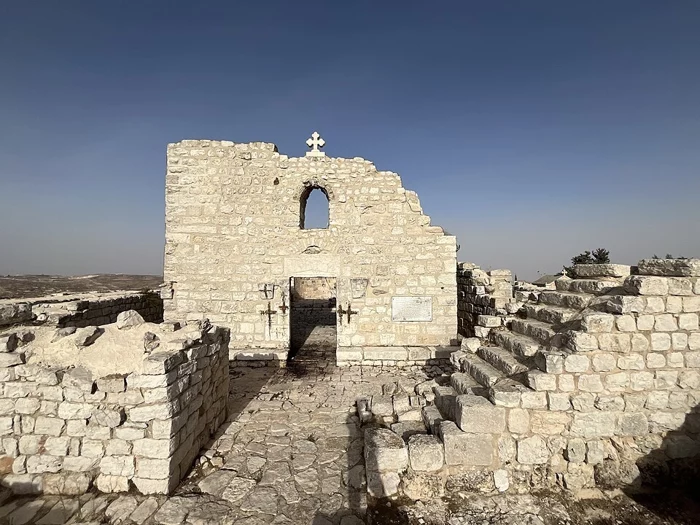 Abihayimana muri Taybeh baratabaza nyuma y'inkongi yafashe urusengero rwa kera- Umujyi wa Bibiliya mu kaga 