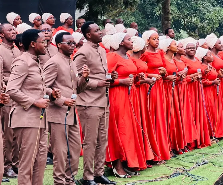 Ibarizwamo ibyamamare, ikagira indirimbo 250: Ibyo tuzi kuri Siloam igiye gukora igitaramo cy'amateka