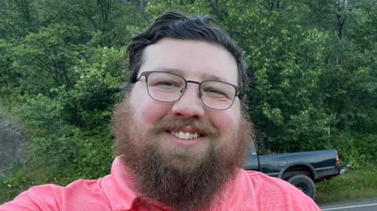 Pasiteri wahagaze ku ruhimbi abwiriza yatawe muri yombi akurikiranyweho gusambanya abangavu