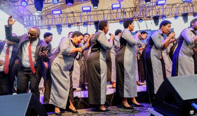 Imana Iratsinze Live Concert: Umuriro wa mwuka wazibye icyuho cy'amashanyarazi, abagera ku 190 bakira agakiza