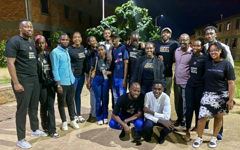 No mu tubyiniro barahabwiriza! 111 bakiriye agakiza mu giterane Christ for All People yatumiyemo Theo na Nelson