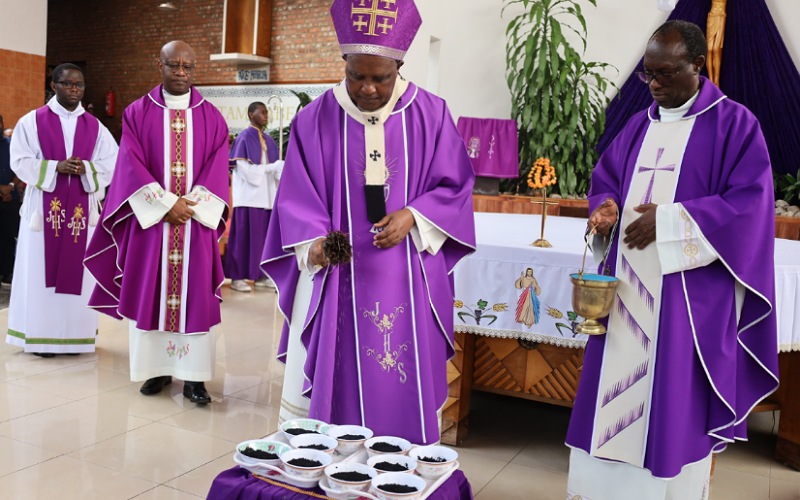 Menya byinshi ku gisibo Gitagatifu Kiliziya Gatolika yinjiyemo gitangizwa no "Gusigwa Ivu" 