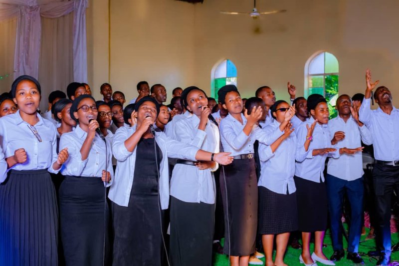 Nyuma yo kugera ku Isibo Tv, Flash Tv no kuri Radio 10, umuyobozi wa Korali Elayo yaganiriye na Paradise 