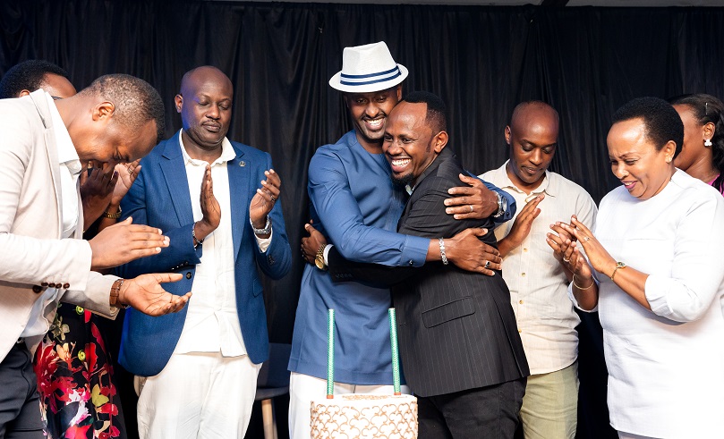 Yanditse amateka! Prosper Nkomezi yagurishije Album ya kane 'Warandamiye' Miliyoni 37.8 Frw 