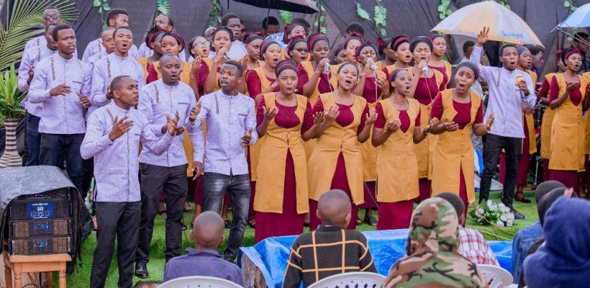 The Weeders Choirs yateguje Alubumu yegereje abantu umusaraba mu ndirimbo ihebuje - VIDEO