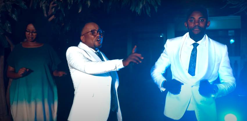 Theo Bosebabireba yahaye amaboko Pierre Salomon batanga umugisha w'indirimbo bise “Icyizere”